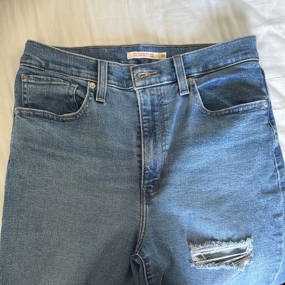 Levi's High Rise Mom Jeans - Picture 3 of 6